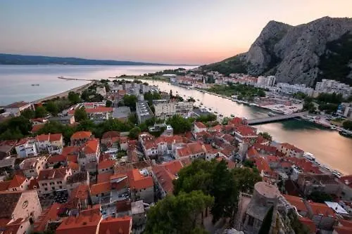 Zvjezdana أوميس